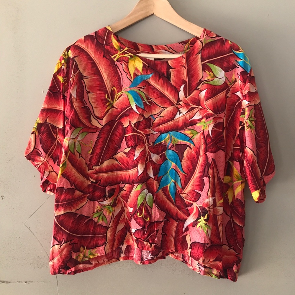 4 for $12 🧚‍♀️ Hawaiian Floral Crop Top